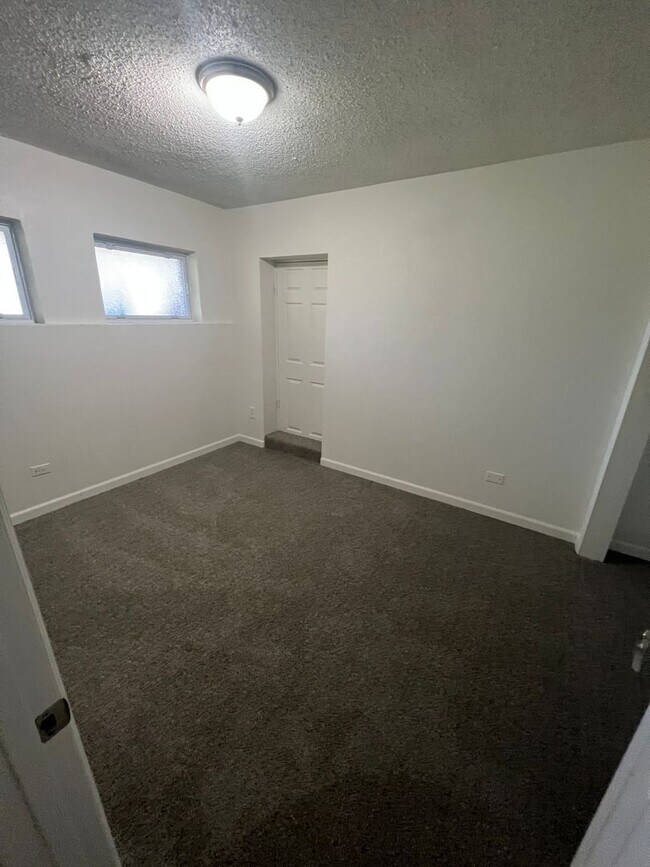 Building Photo - 4064-4466 S Broadway