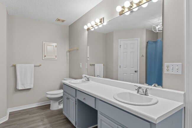 Building Photo - 7613 Marthas Way