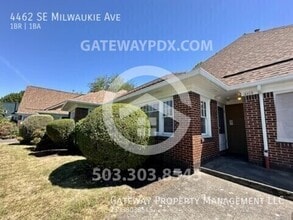 Building Photo - 4462 SE Milwaukie Ave