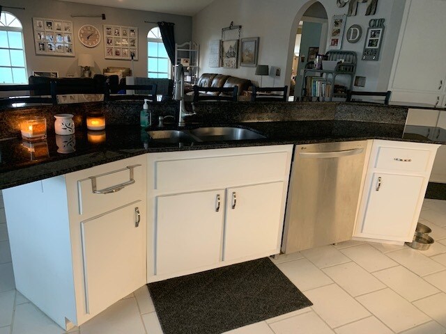 Kitchen Area - 704 SW 11th Pl