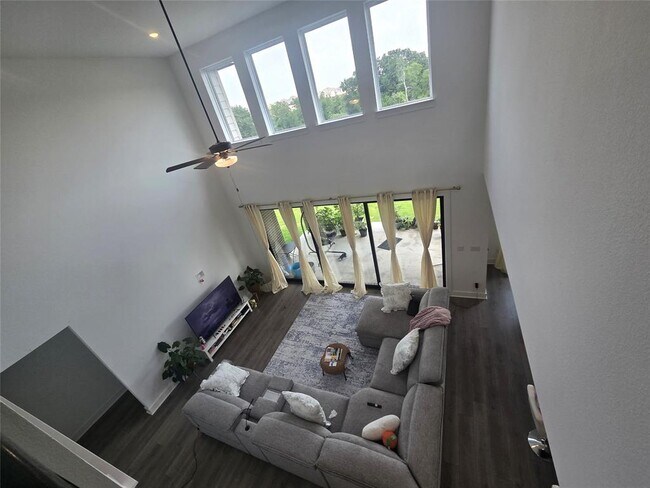 Building Photo - 124 Ribera Dr