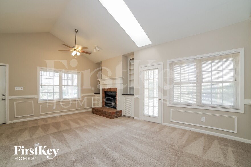 Building Photo - 1 N White Pines Dr
