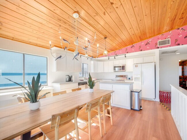 Building Photo - 5537 Pelican Way