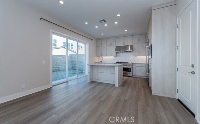 Building Photo - 180 Longden