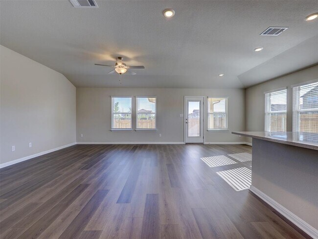 Building Photo - 100 Greenspire Ln