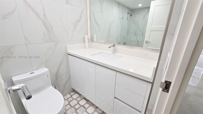 Building Photo - 250 174th St