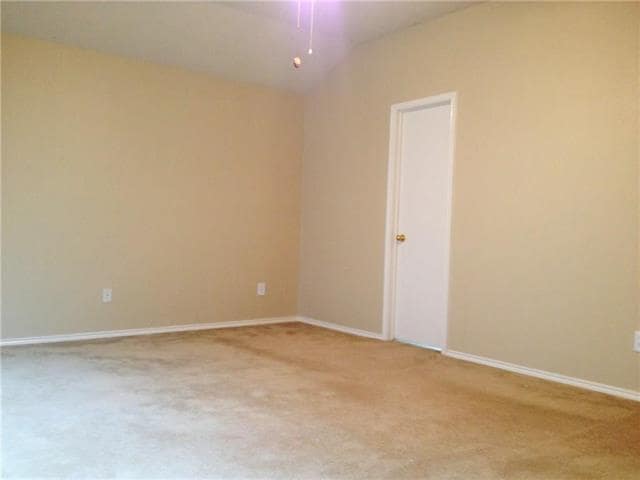 Building Photo - 625 Rothschild Ln