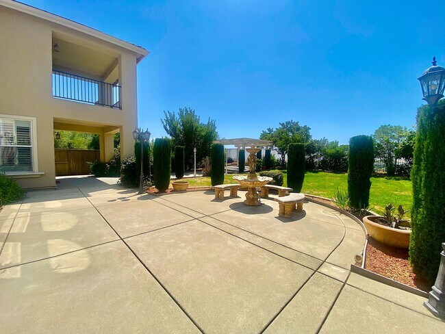 Building Photo - AVAILABLE BY 1/1/26 - ELEGANT AND SPACIOUS 4 BED, 4 BATH 2 STORY HOME WITH VIEWS OF EL DORADO HILLS