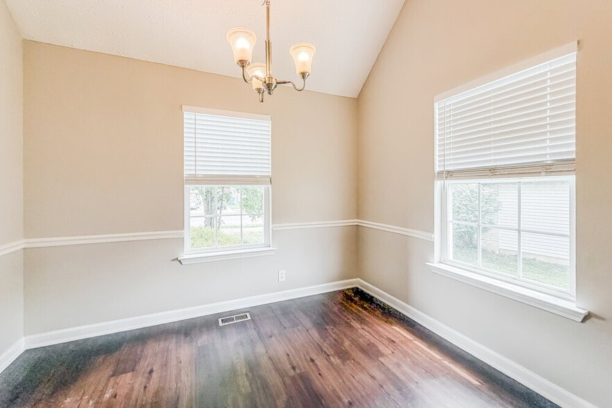 Building Photo - 2816 Windcrest Tr