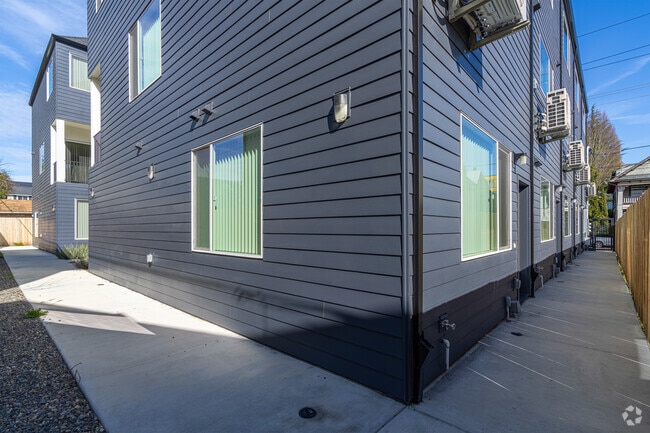 Courtyard - Vancouver Townhouses