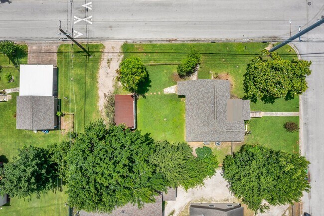 Building Photo - 7304 Kinney St