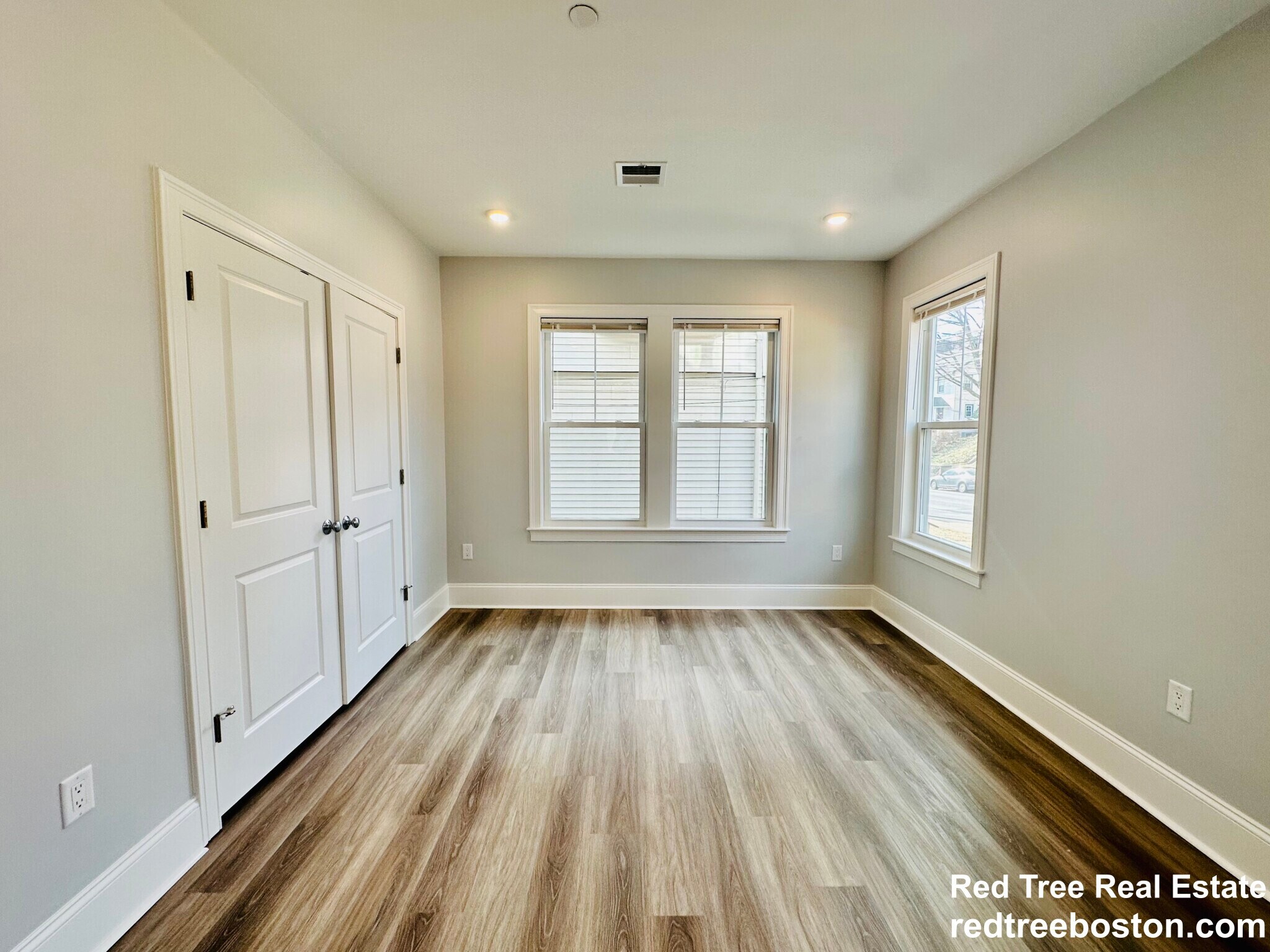 Building Photo - 100 Brooks St