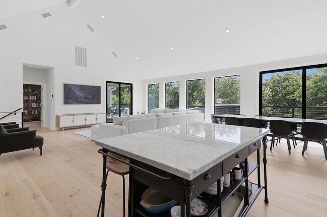 Building Photo - 201 Kahana Ln