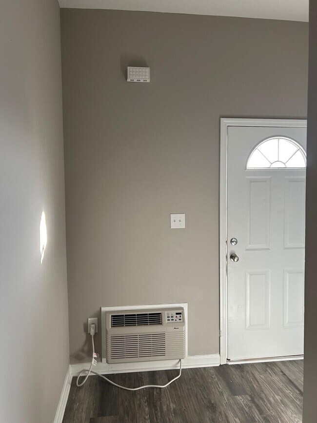 Building Photo - 236 Wray Ct