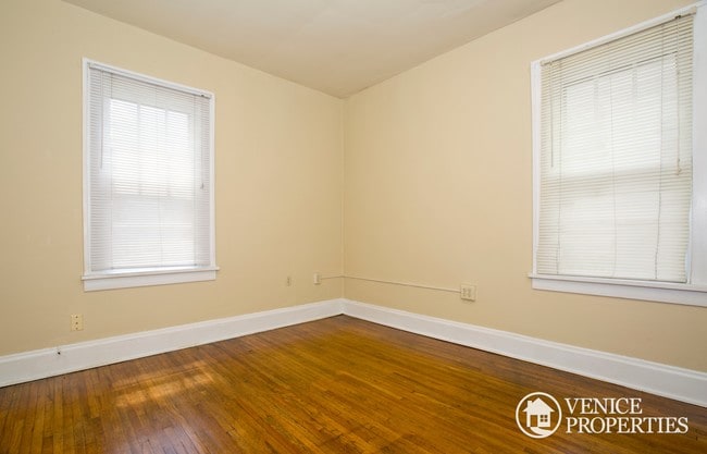 Building Photo - 103 W Norwich Ave