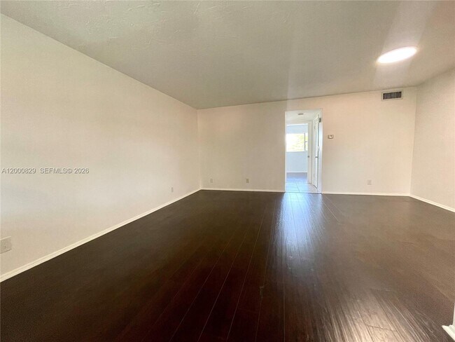 Building Photo - 250 Layne Blvd