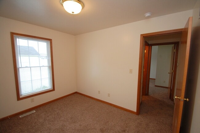 Building Photo - Nice 2-Bedroom Duplex on Tanglewood Drive in Goshen