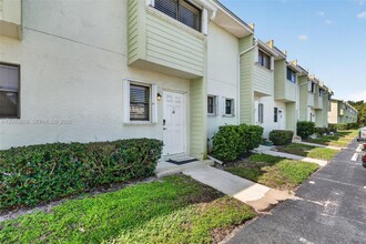 Building Photo - 9425 S Ocean Dr