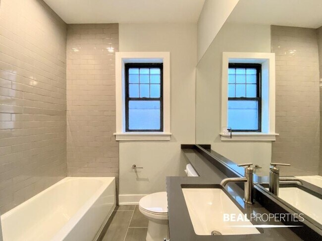 Building Photo - 2 bedroom in EVANSTON IL 60202