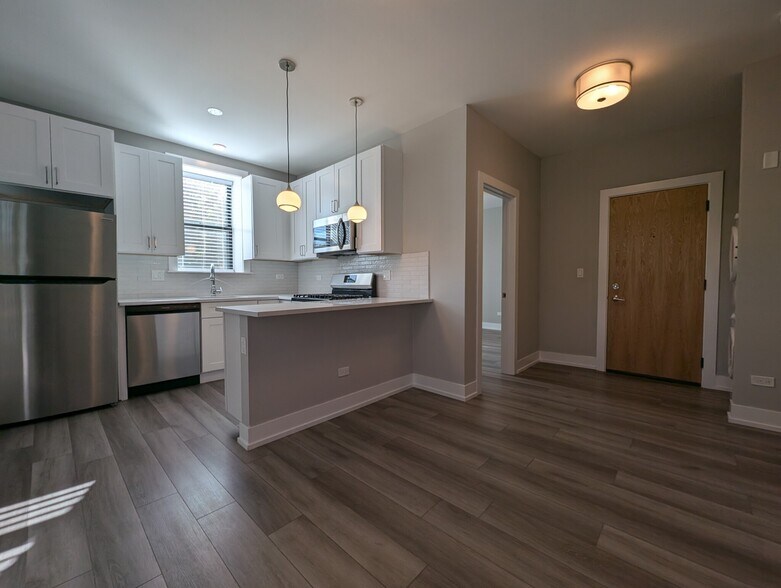 Building Photo - 3902 N Janssen Ave