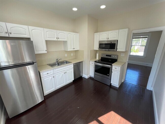 Building Photo - 1309 SE 1st St