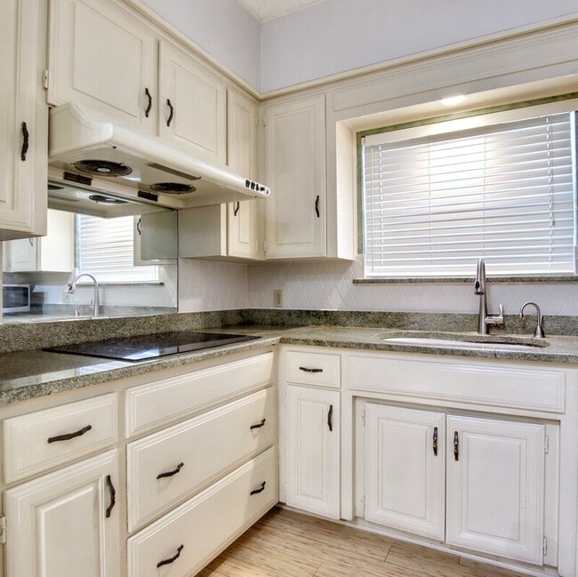 Building Photo - 5725 Ridgerock Ct