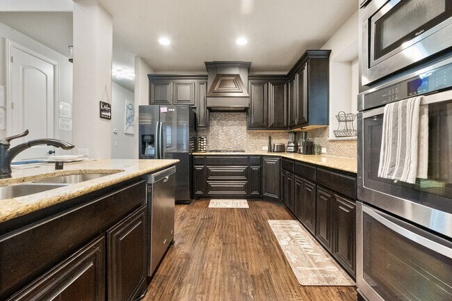 Building Photo - Fully Furnished Home in South Grand Prairi...