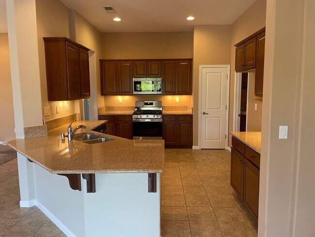 Building Photo - Sparks Home in Gated Community!