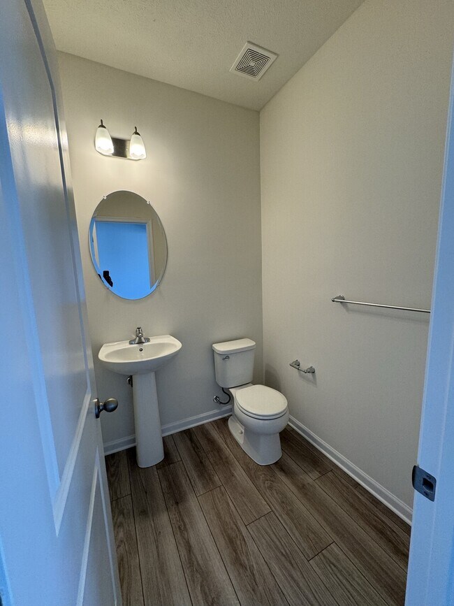 Building Photo - Moon Township