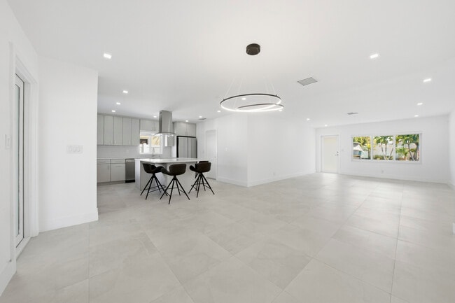 Building Photo - 2001 NE 17th Way