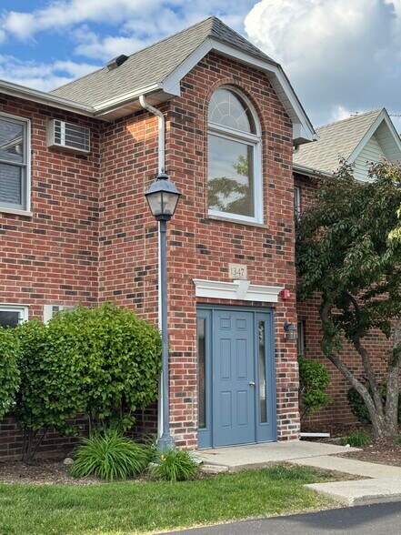 Building Photo - 1347 Cunat Ct