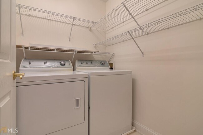 Building Photo - 5415 Northland Dr