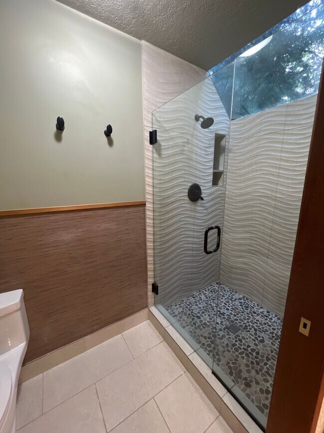 Building Photo - 3 Bedroom 2.5 Bath