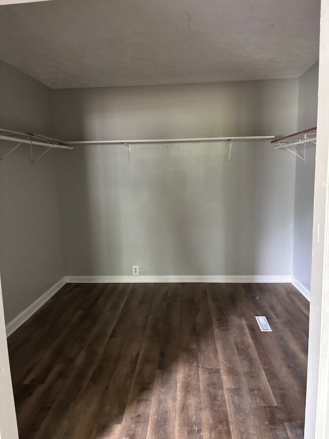 Building Photo - 137 Baker Ave