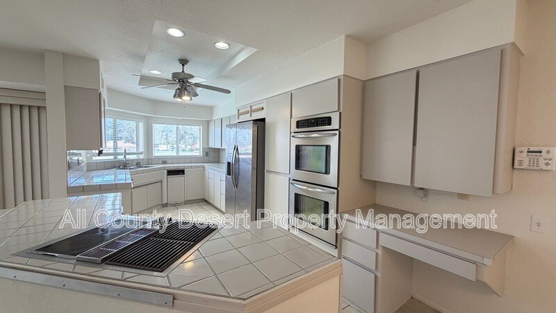 Building Photo - 76955 California Dr