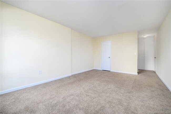 Building Photo - 44 Strawberry Hill Ave