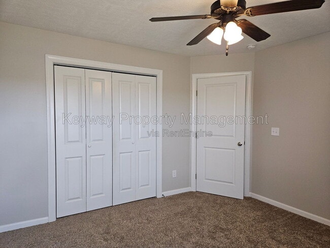Building Photo - 905 Glenhaven Dr