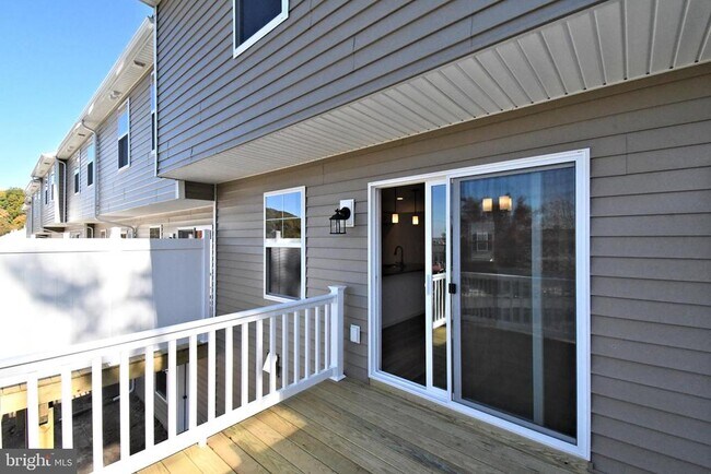 Building Photo - 114 Kuechler Ct