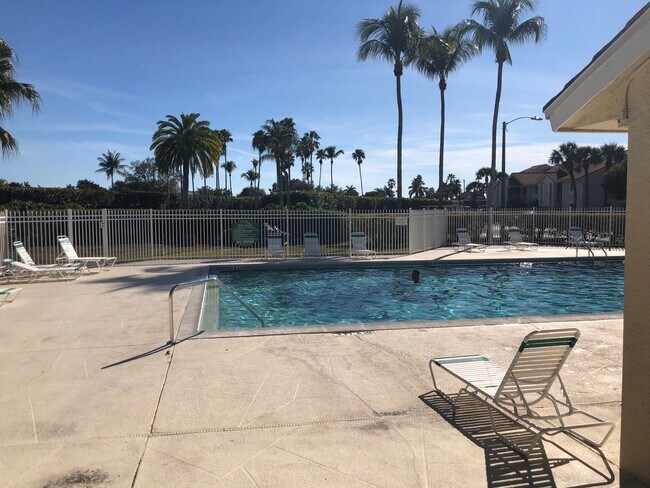 Building Photo - 2 Bedroom 2 Bath Condo Great Location and Schools