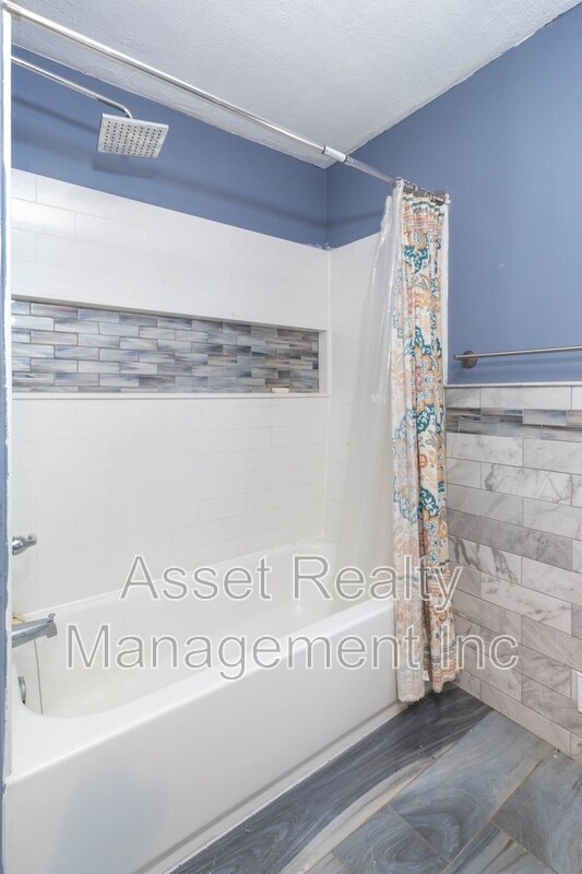 Building Photo - 817 Ridgeview Dr