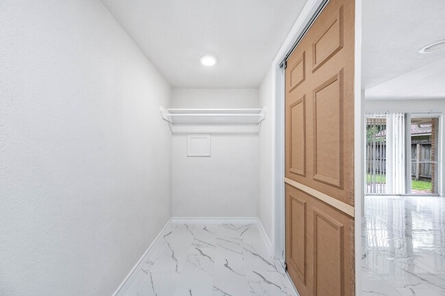 Building Photo - 1610 Richvale Ln