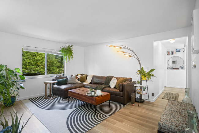 Bright Living Room with windows on both sides - 3670 NE 6th Ave