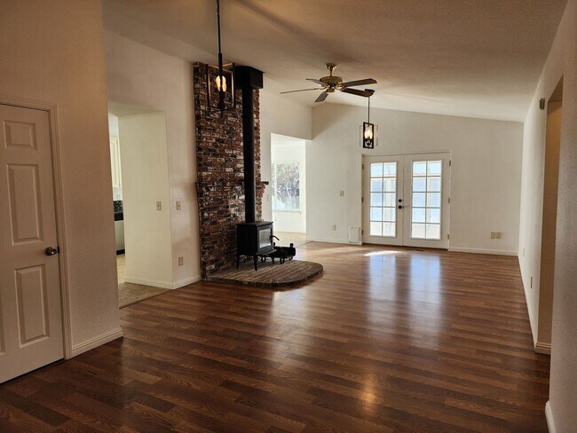 Building Photo - 3 bedroom Home  For Rent in Minden