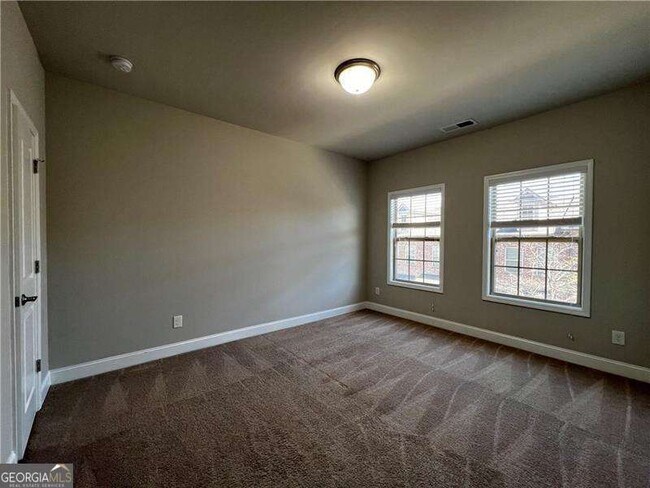 Building Photo - 1075 Township Square