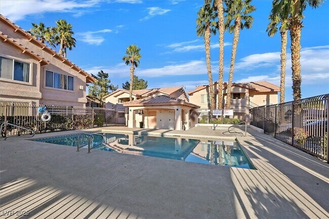 Building Photo - 350 S Durango Dr