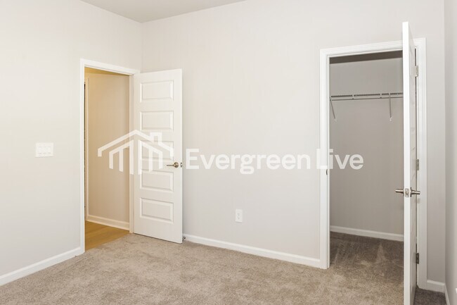 Building Photo - 107 Ashby Pond Dr