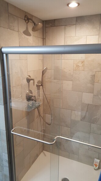 Building Photo - 370 N State St