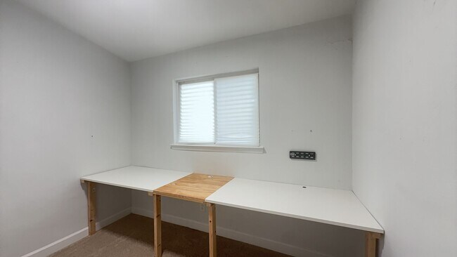 Building Photo - 212 Waverly Dr