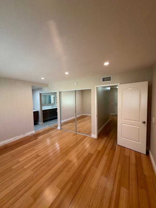 Building Photo - Beautiful 3 Bedroom Home in Avocado Heights