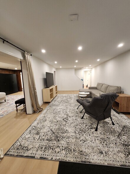 Building Photo - 18009 Ednor View Ter